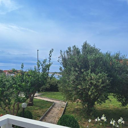 Apartments Donadic I, Caska Новаля Екстериор снимка