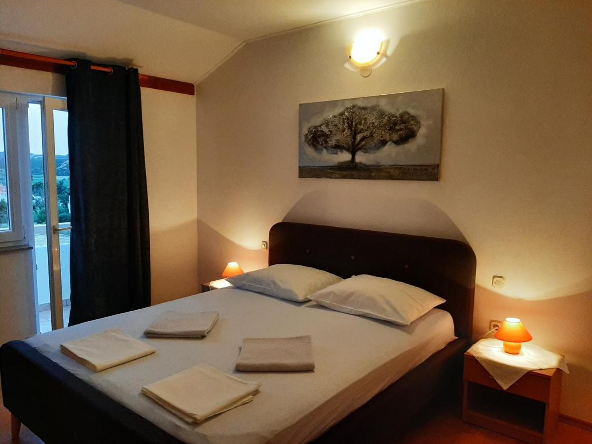 Apartments Donadic I, Caska Новаля Екстериор снимка