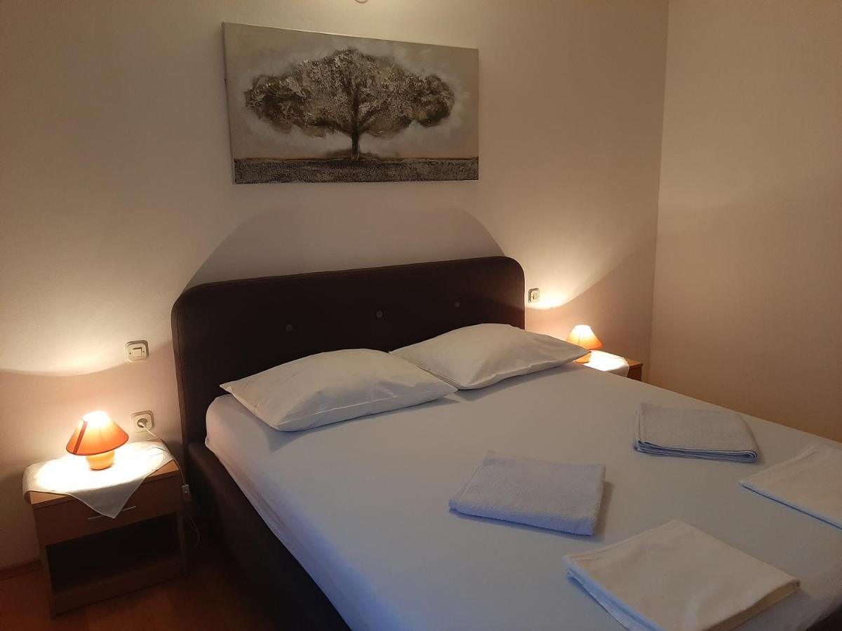 Apartments Donadic I, Caska Новаля Екстериор снимка