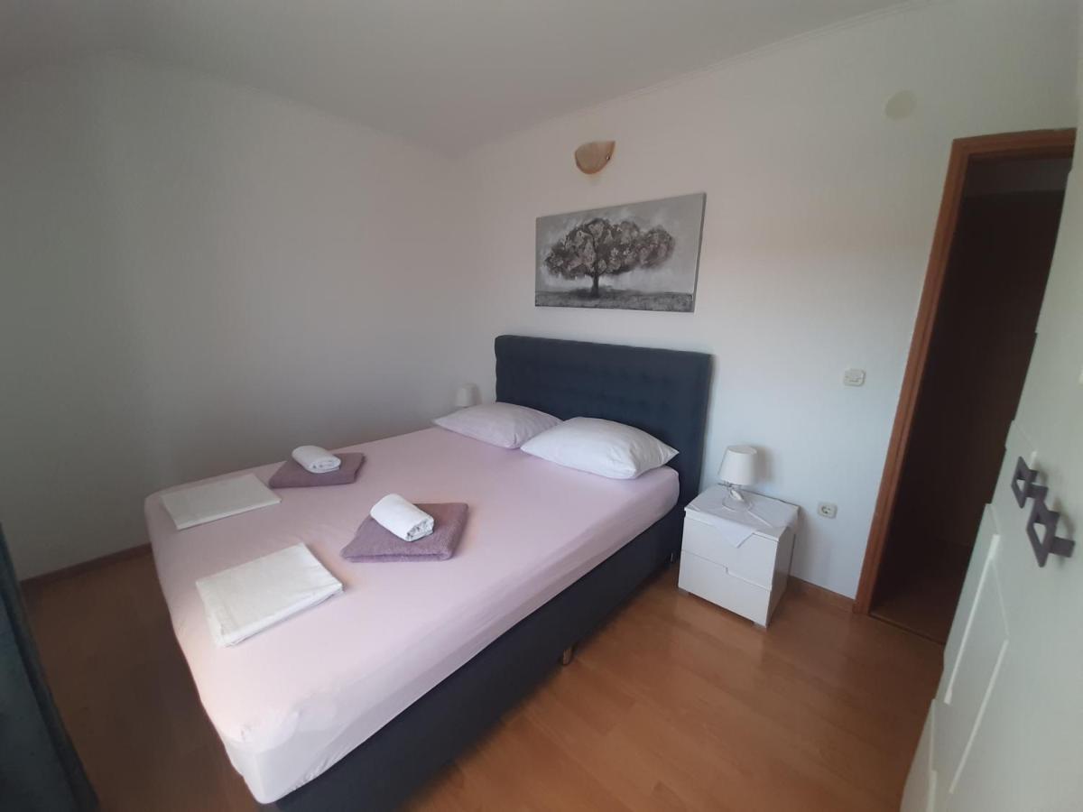 Apartments Donadic I, Caska Новаля Екстериор снимка