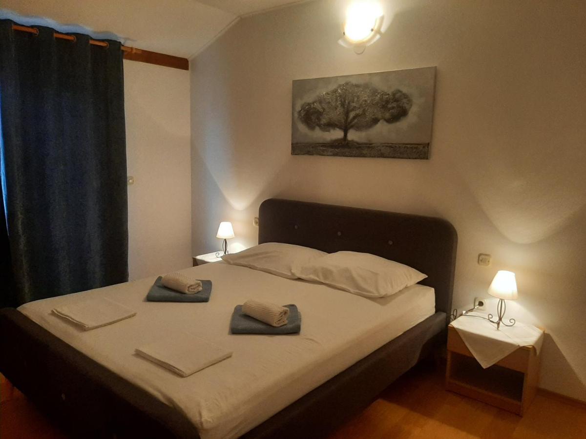 Apartments Donadic I, Caska Новаля Екстериор снимка