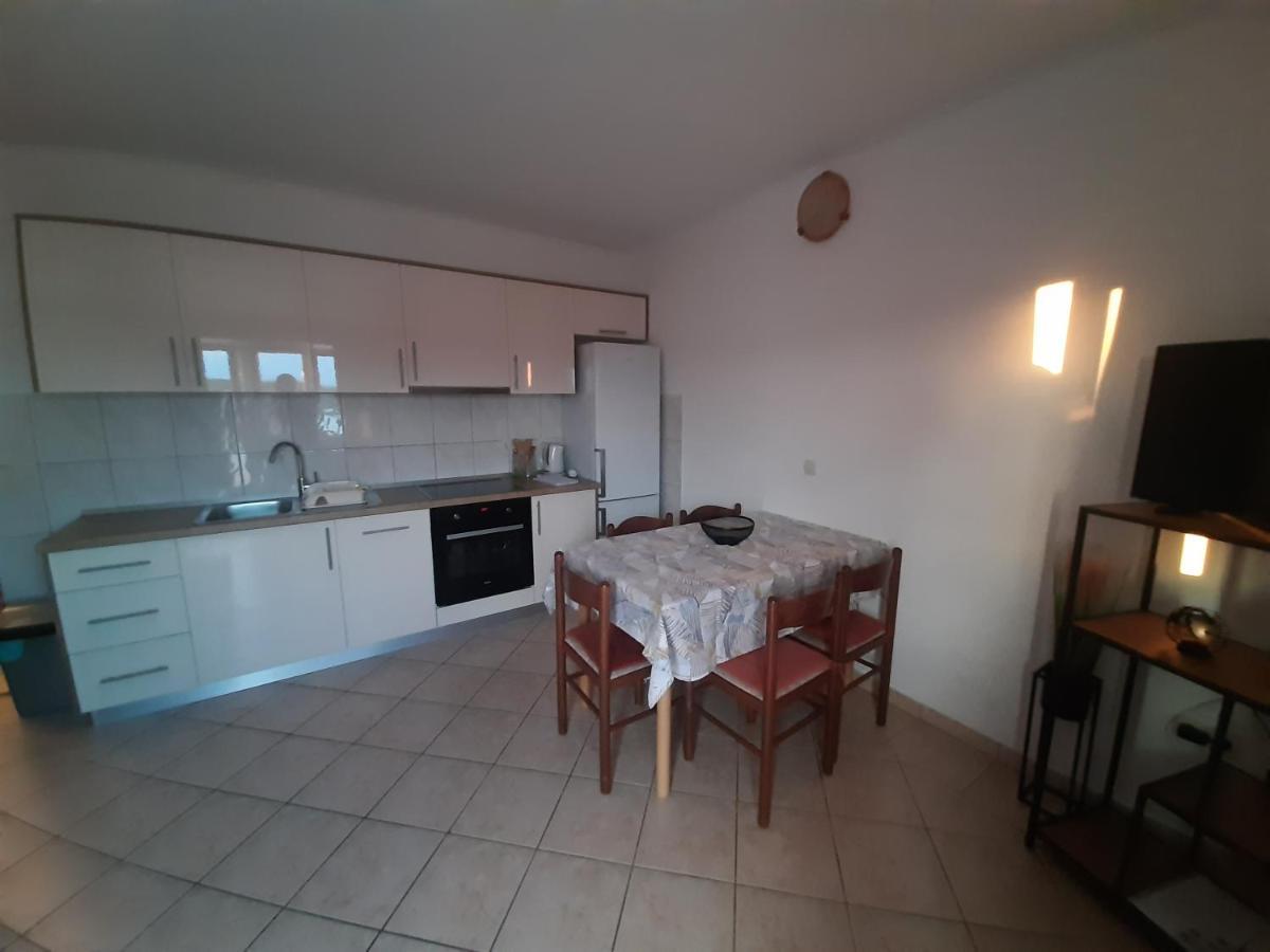 Apartments Donadic I, Caska Новаля Екстериор снимка