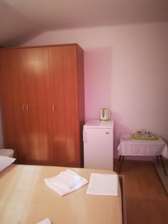 Apartments Donadic I, Caska Новаля Екстериор снимка