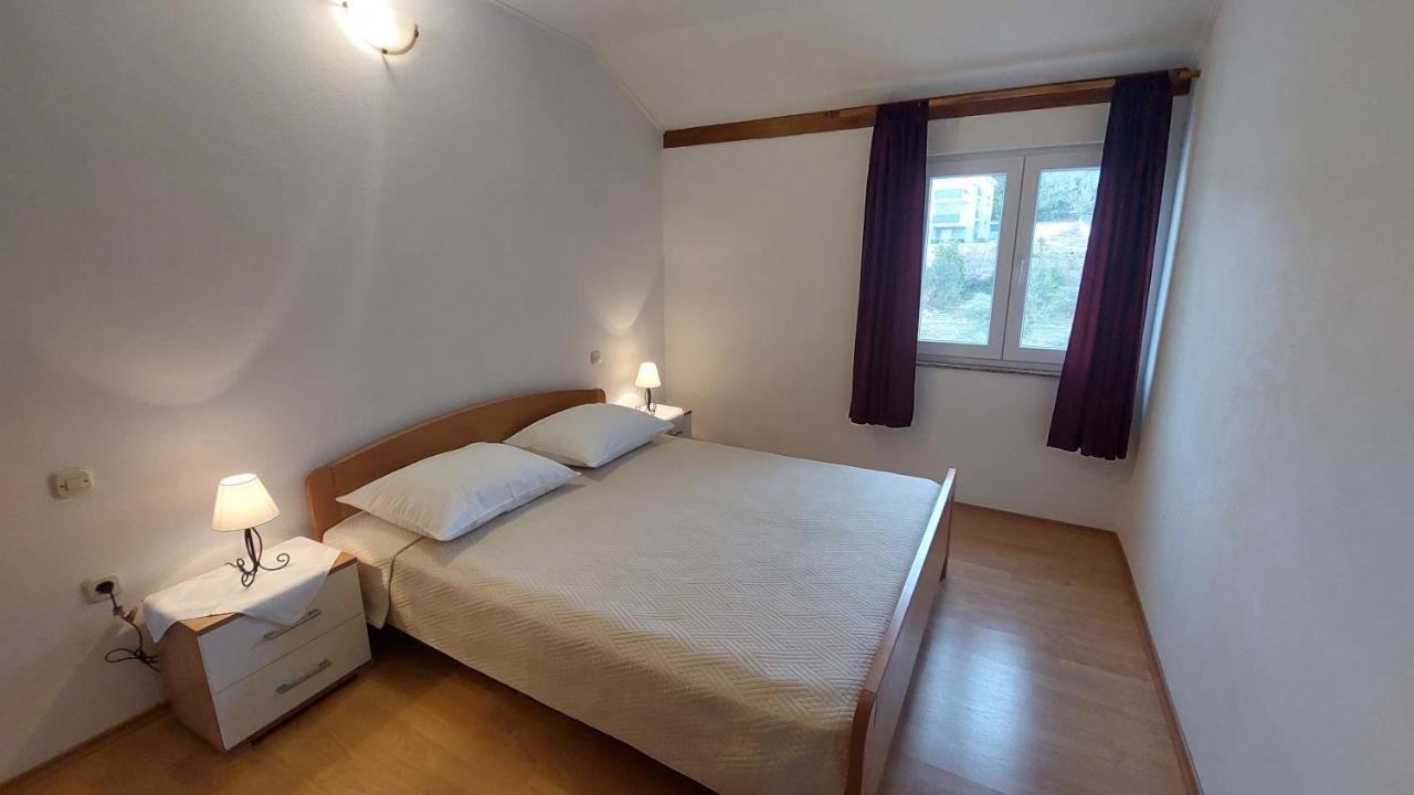 Apartments Donadic I, Caska Новаля Екстериор снимка