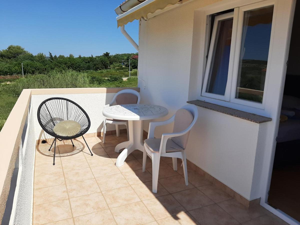 Apartments Donadic I, Caska Новаля Екстериор снимка