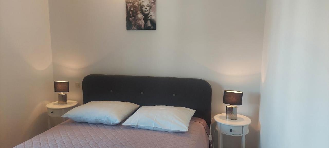 Apartments Donadic I, Caska Новаля Екстериор снимка