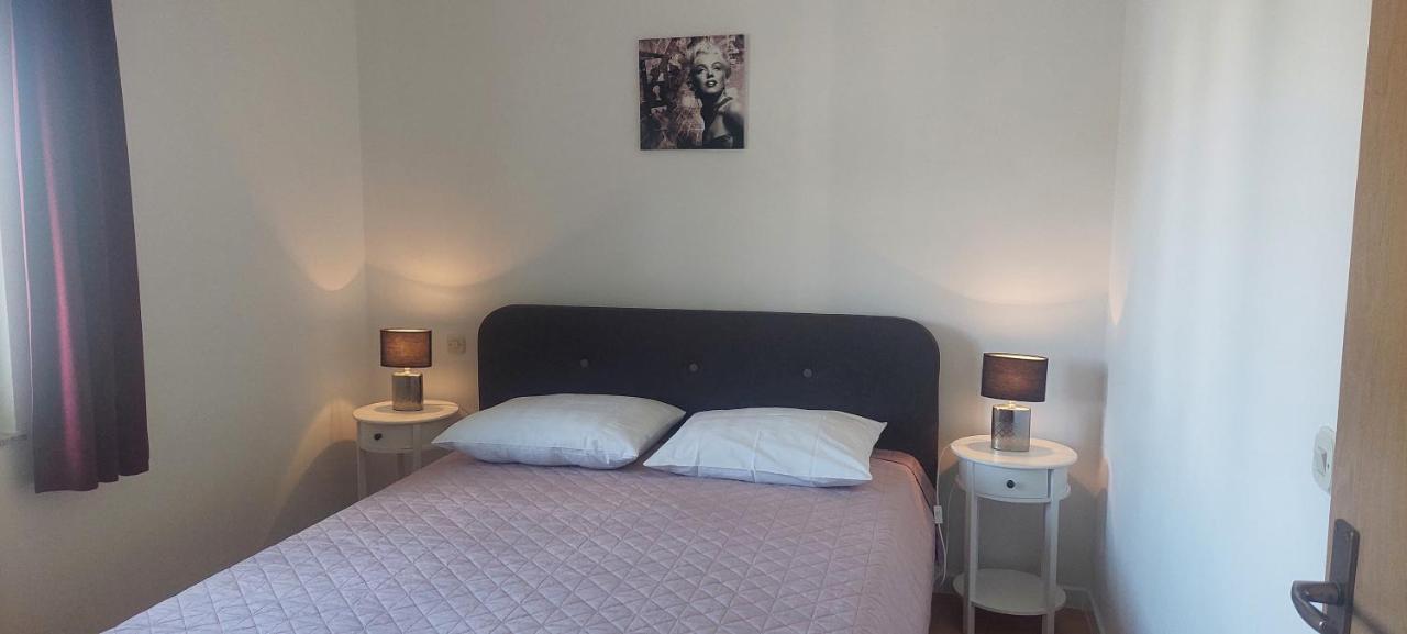 Apartments Donadic I, Caska Новаля Екстериор снимка