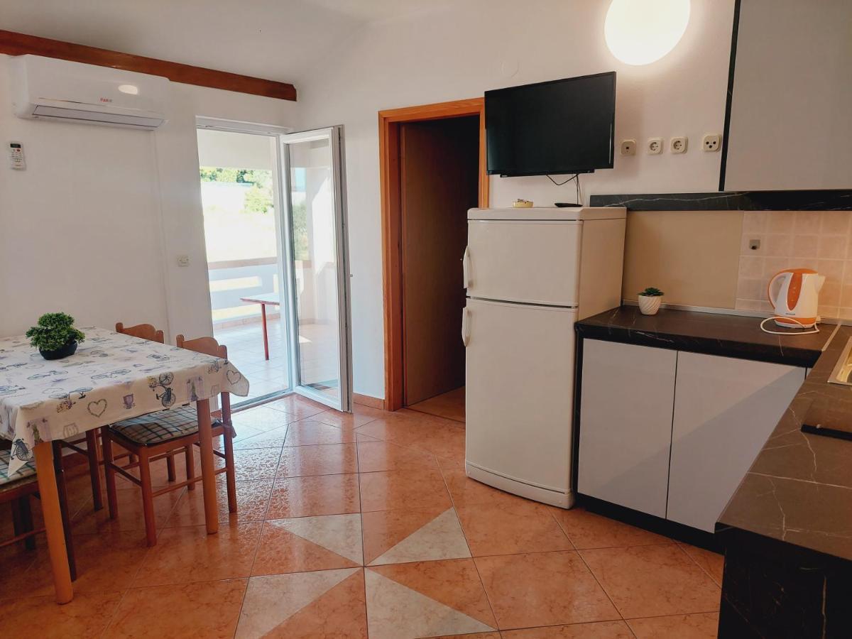 Apartments Donadic I, Caska Новаля Екстериор снимка